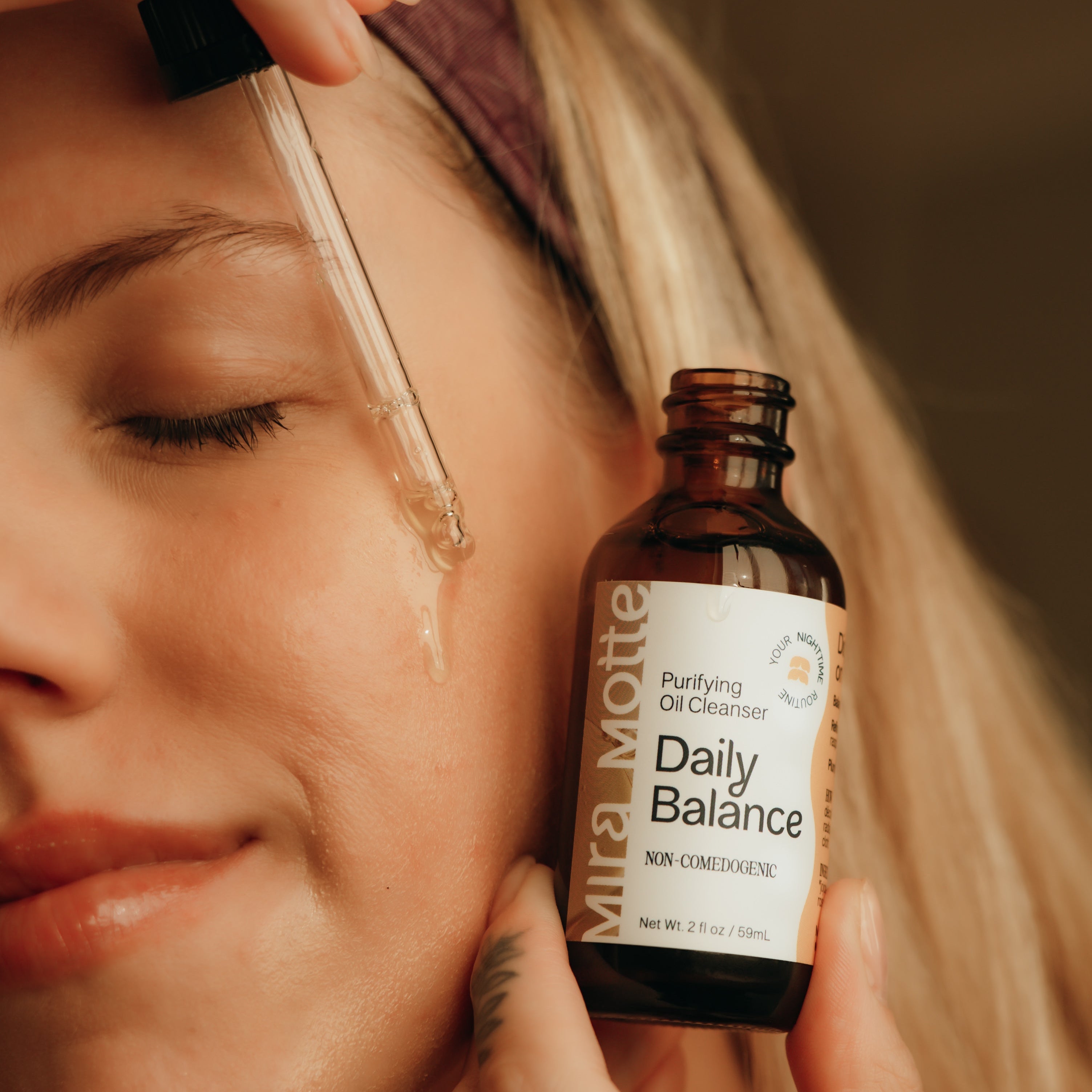 Woman applying Mira Motte purify cleansing oil to her face